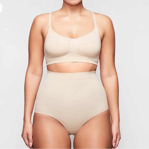 SKIMS SCULPTING BRALETTE - Picture 2 of 6